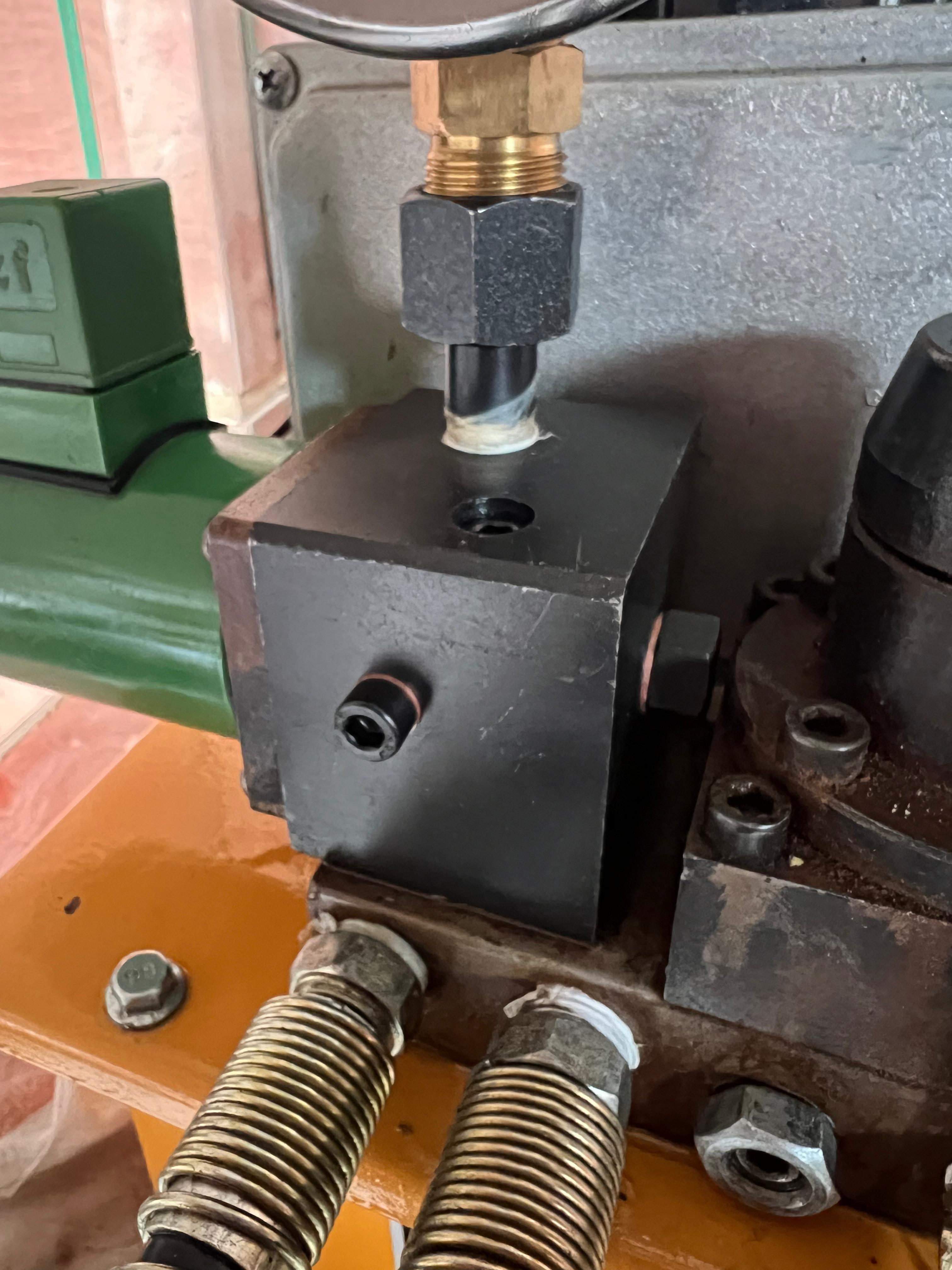 Блок клапан распределительный на MPE-700-0,75-3