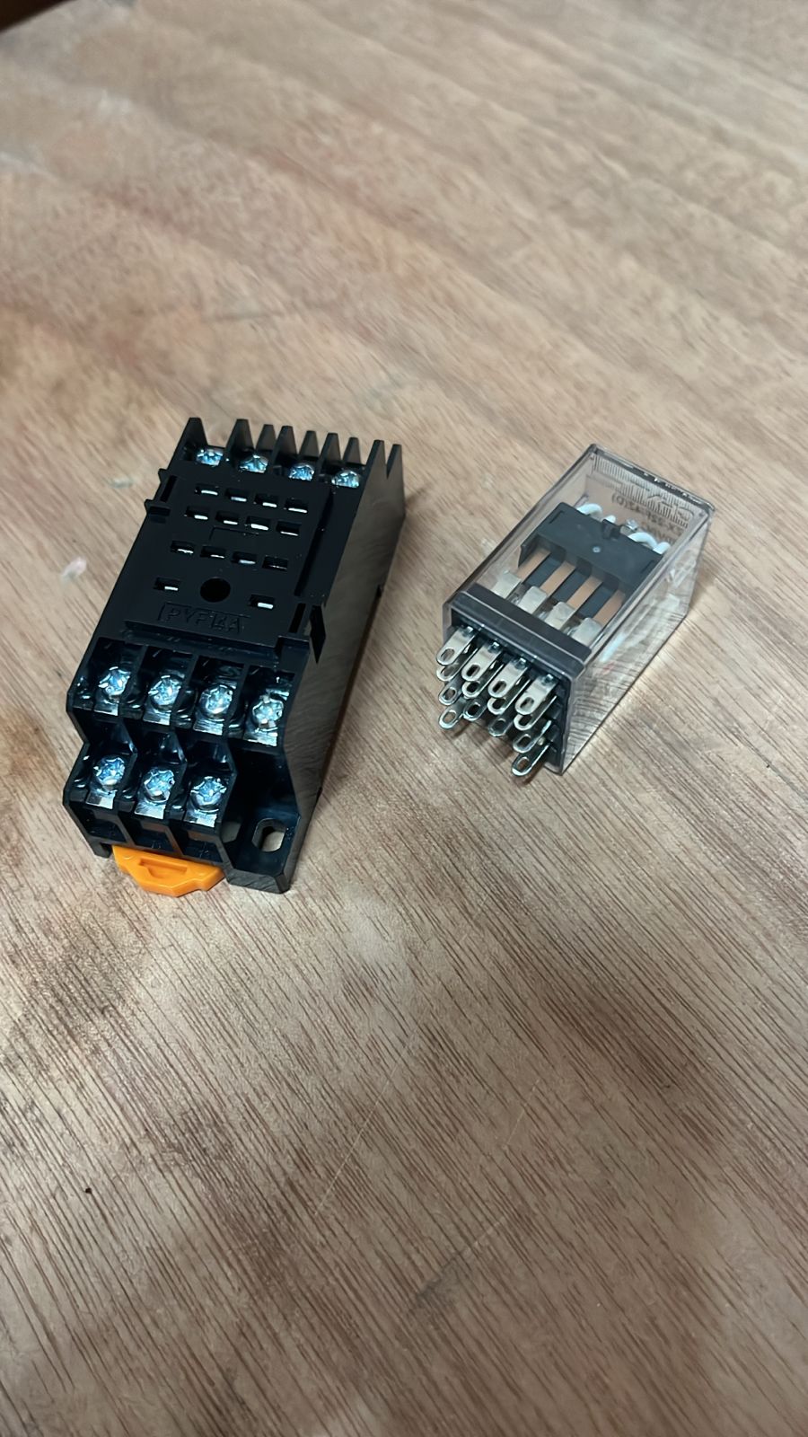 Реле JZX-22F/4Z(D) PYF14A
